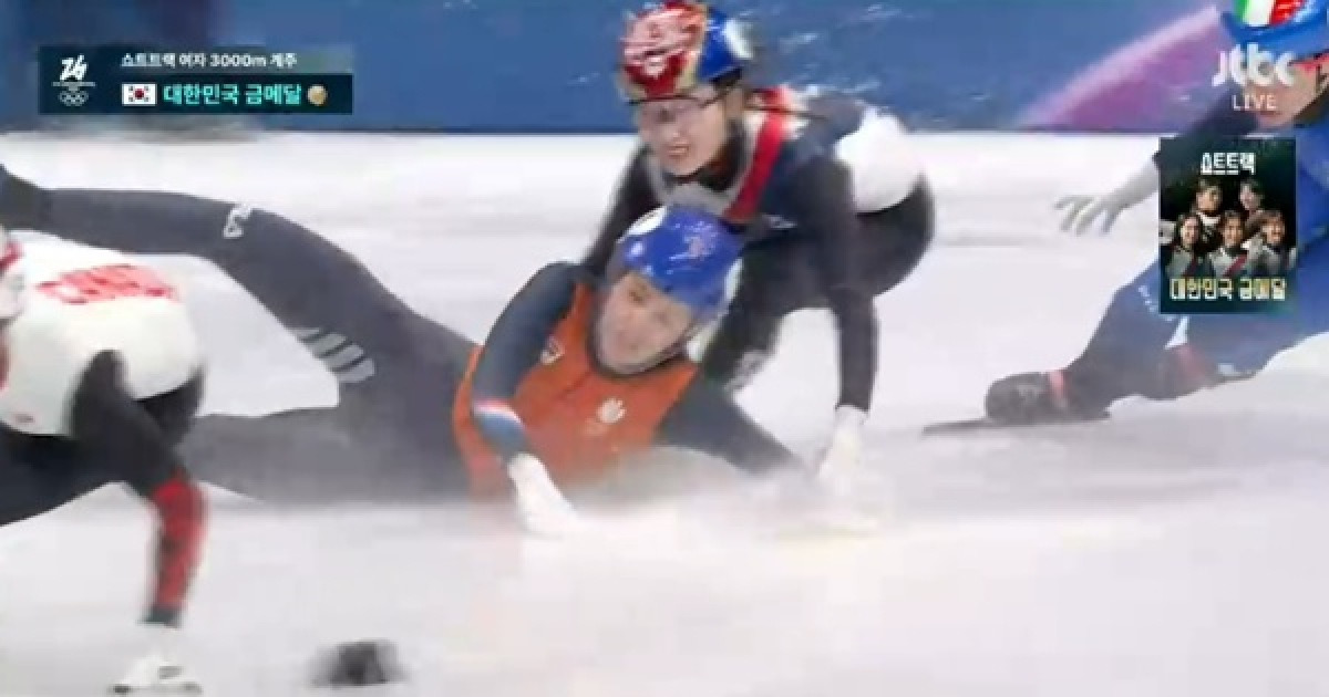 최민정에게 헤딩, 그래도 안 넘어졌다… 이게 최민정의 클래스[밀라노 스틸컷]