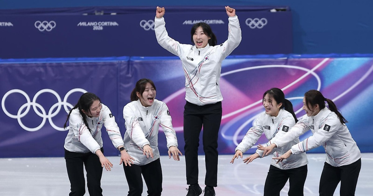 앙금 털고 ‘원 팀’…여자 쇼트트랙 3000m 계주 금메달 쾌거