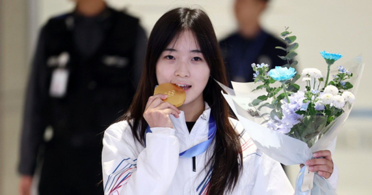 “뼈 세군데...” 금메달 최가온, 귀국 후 병원서 골절 진단