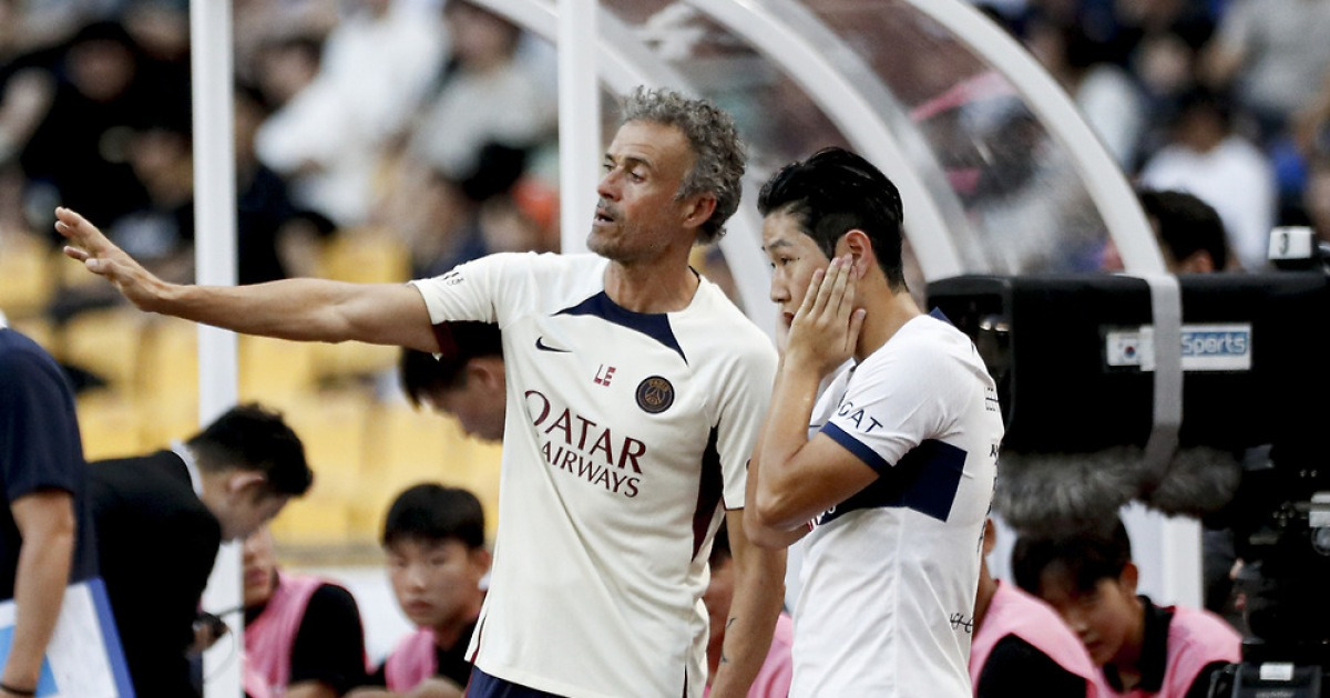 ‘굿바이 이강인’→“재계약 협상 중단” 6관왕 대역사 함께 달성한 엔리케 감독 “PSG 떠나서 친정 바르셀로나 복귀 원해”