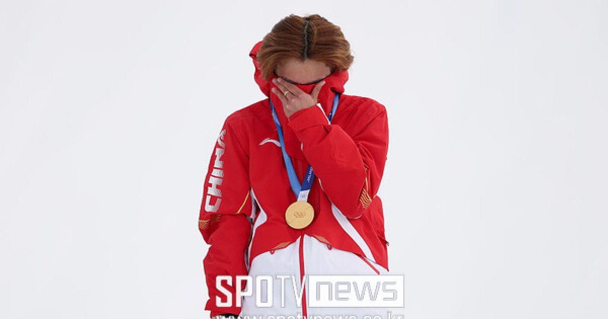 "노골드 조롱하던 한국 뺨 때렸다" 中 금·동 쓸어담고 '하루 만에' 韓 제쳤다…웨이보 들썩 “한국보다만 위면 돼”