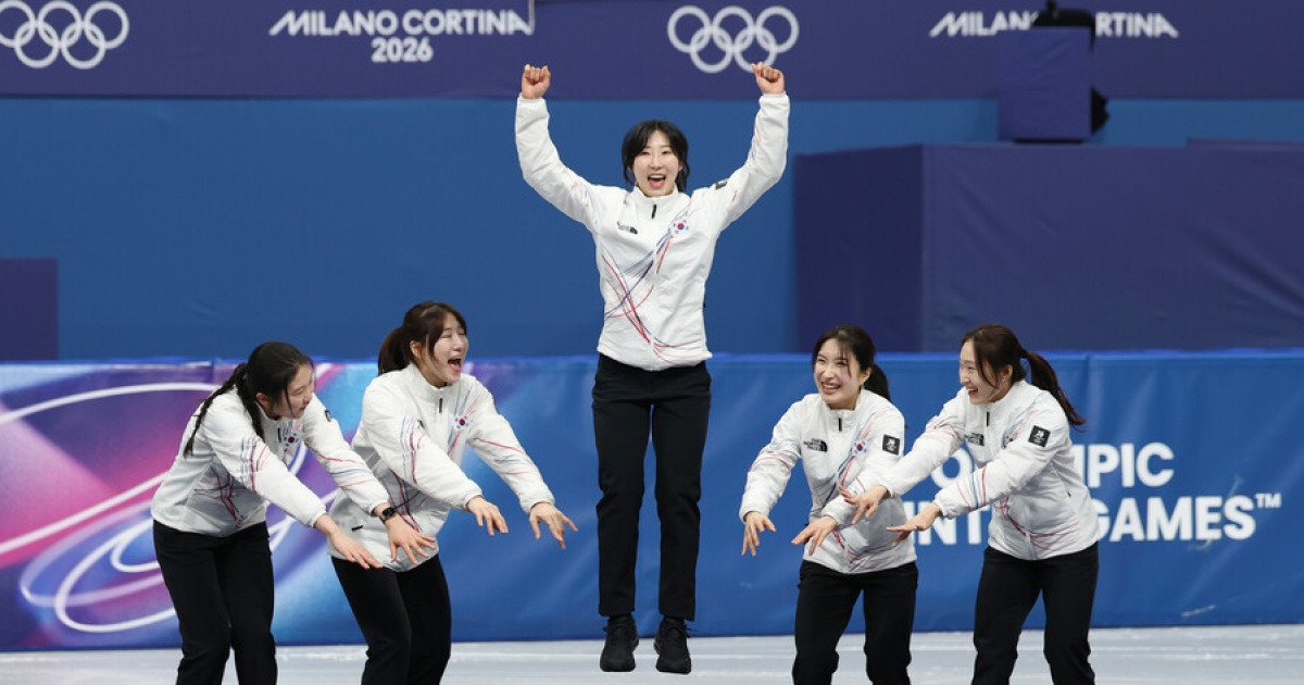 "한국은 빙상 격투기하는 나라" 20년 악연 '韓 저격수'도 고개 숙였다…여자 계주 '슈퍼 역전승'에 결국 인정→"오늘만큼은 한국 칭찬하고 싶어"