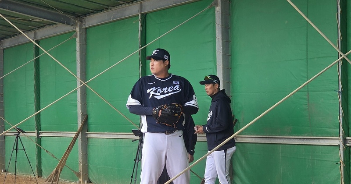 '이래서 류현진 류현진! 하는 구나'…후배들이 감탄한다→RYU 향한 극찬 쏟아진 WBC 캠프 [오키나와 리포트]