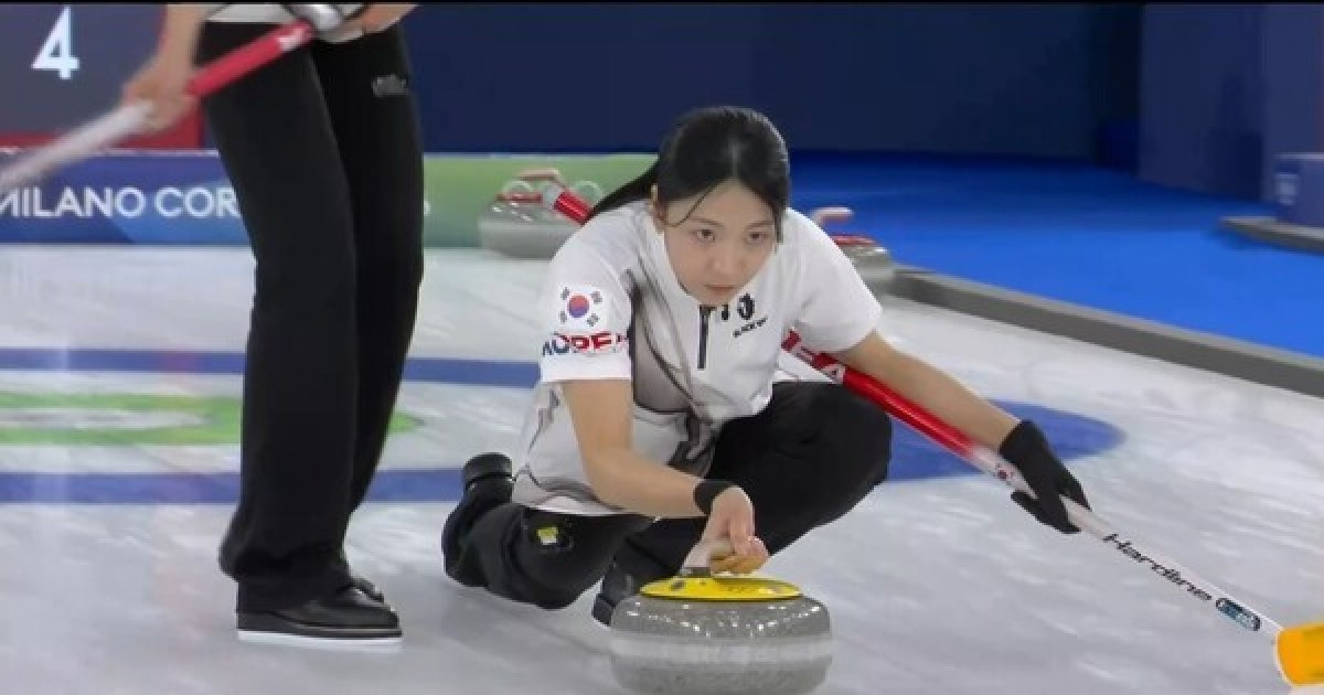 "아직 끝나지 않았다"... 한국 여자 컬링, 7엔드 추격포로 캐나다에 3점 차 압박