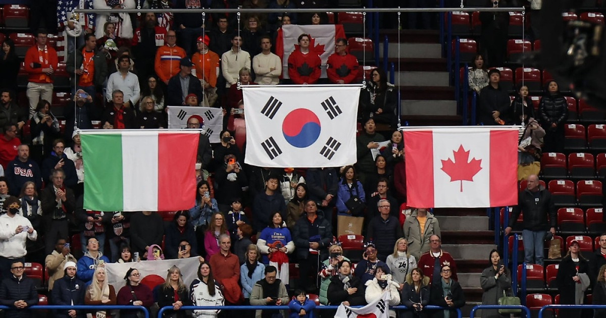 태극 문양이 왜 저래?... 쇼트트랙 시상식서 잘못된 태극기 게양 논란