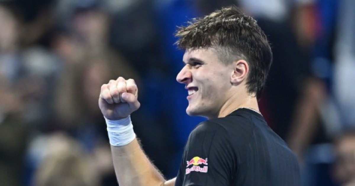 '20세 신예' 멘시크, 세계 2위 신네르 꺾고 ATP 투어 카타르오픈 4강 진출