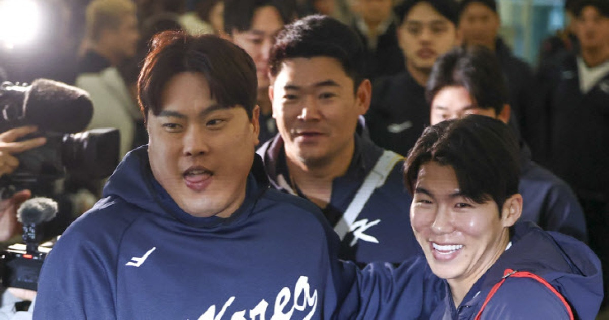 16년 만에 태극마크 단 류현진, 한화 상대로 2이닝 무실점 '완벽투'