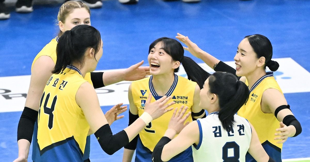 현대건설, 기업은행 꺾고 4연승…선두 도로공사와 승점 3차