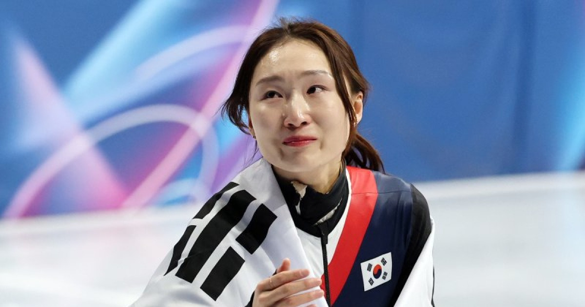 무릎은 닳았고, 마음은 멍들었다… '마지막 예감' 최민정, 銀 따고 펑펑 운 이유 [2026 밀라노]