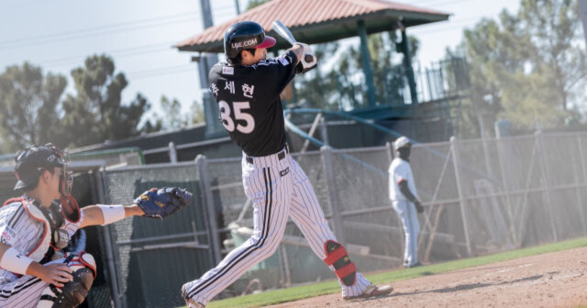'타자 전향하길 잘했네' LG 캠프 첫 홈런 터졌다, '투수→타자' 존재감 쾅 "공 궤적에 맞춰 스윙했던 게 주효"