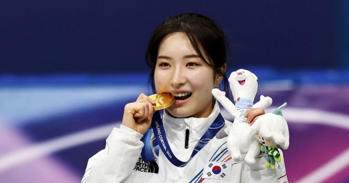 두 번째 오륜기 금목걸이 차고 '2관왕'…활짝 웃은 김길리[2026 동계올림픽]