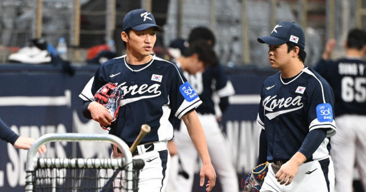 ‘박해민 껌딱지’ 문현빈, 3번 중견수 깜짝 선발 “한화도 중견수 옵션으로 생각, 만약의 변수 대비하겠다” [오!쎈 오키나와]