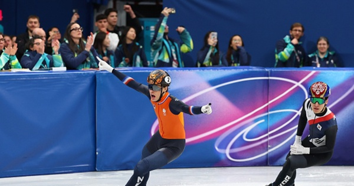 '이정민 추월+황대헌 막판 스퍼트' 한국 쇼트트랙, 남자 5000m 계주 은메달 획득