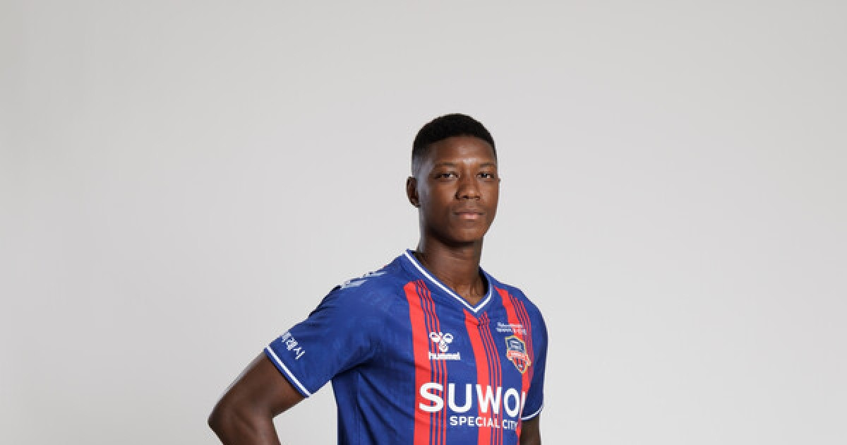 [오피셜] 수원FC, 브라질 출신 191cm 장신 스트라이커 마테우스 바비 영입  … 승격 향한 최전방 보강