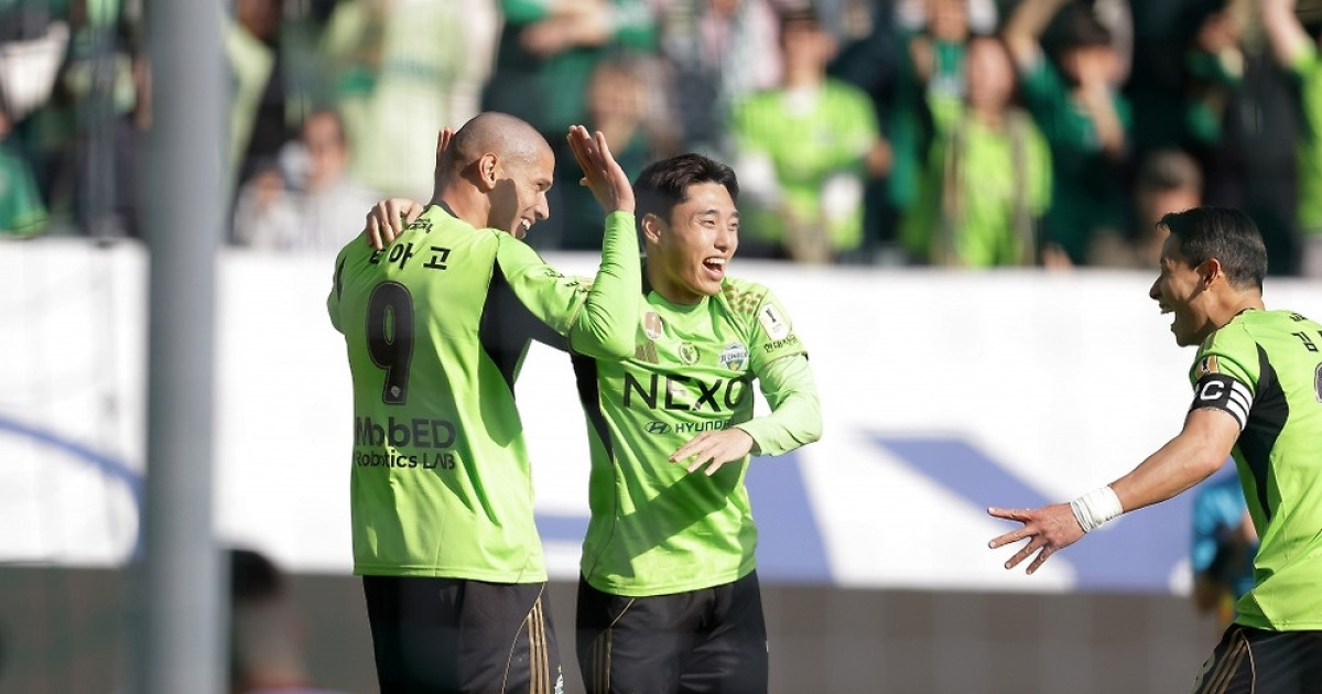 '모따·티아고 연속골' 전북, 대전 2-0 완파... 20년 만에 부활한 'K리그 슈퍼컵' 우승