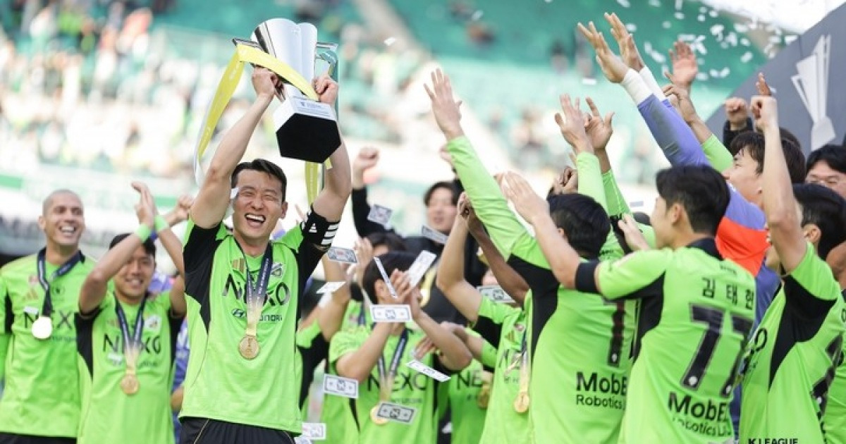 '모따 결승 선제골+티아고 추가골' 전북, 20년 만에 부활한 슈퍼컵서 대전 2-0 완파