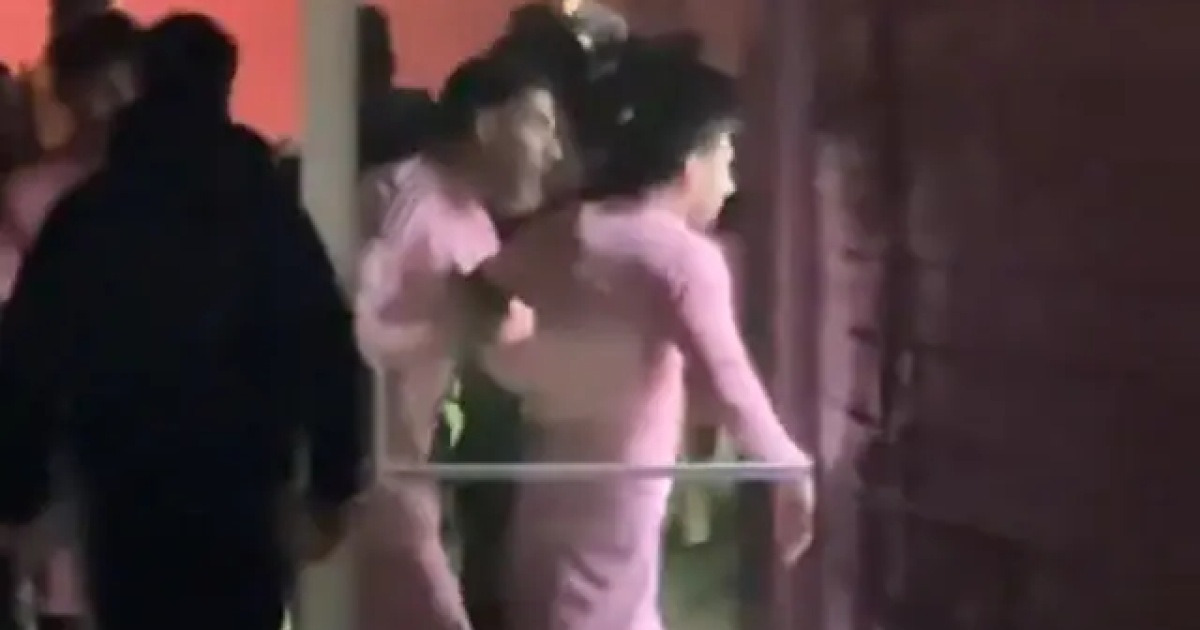 '손흥민과 맞대결서 완패' 메시 제대로 폭발했다...분노 못 참고 항의 시도→수아레스가 제지