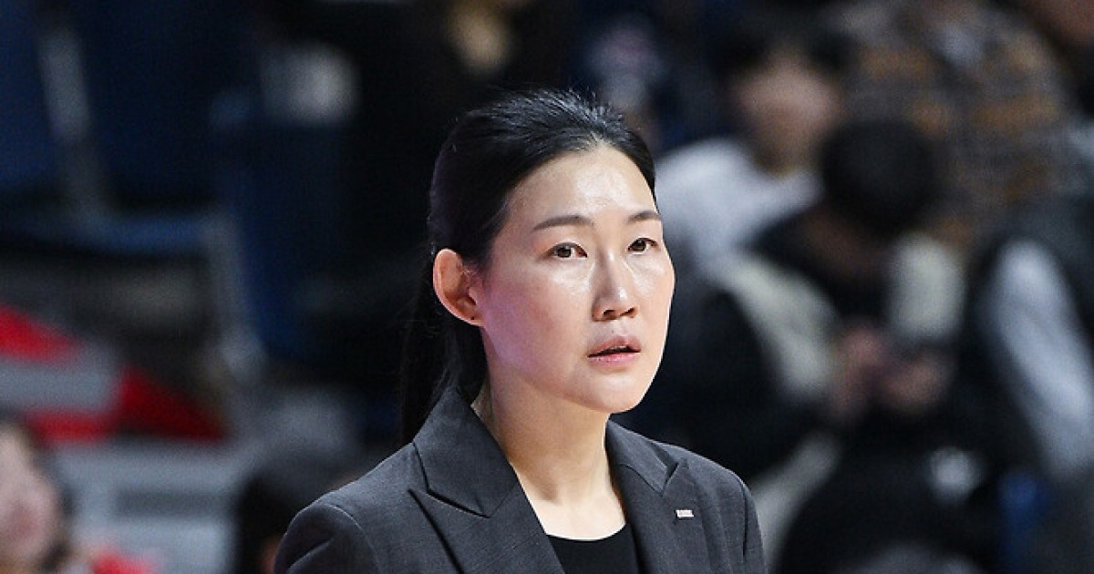 ‘5위 추락’ 박정은 감독 “우리은행과 경기에 집중해야 한다”