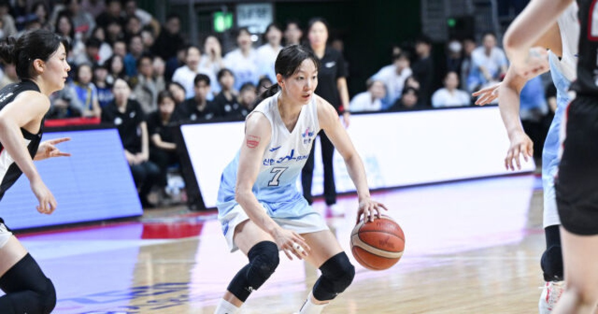 '신지현·신이슬 42득점 합작' 신한은행, 시즌 첫 연승 질주…4위 경쟁 BNK 썸에 고춧가루 뿌렸다