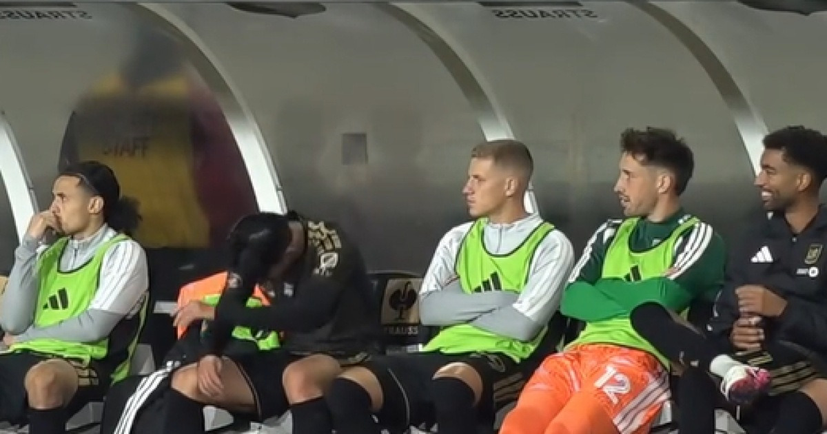 '이례적' 손흥민 분노, 끝내 메시와 유니폼 교환 실패→도대체 왜?... 역사적 대승에도 굳은 얼굴