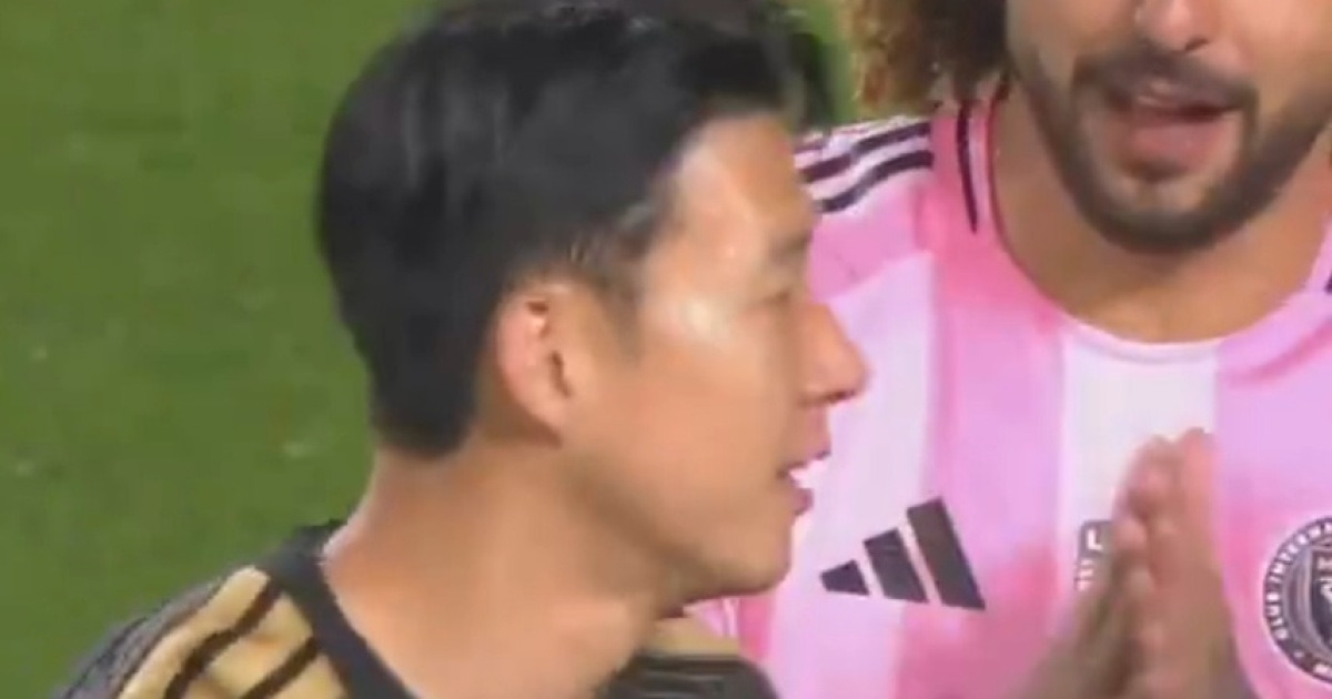 '손흥민 유니폼 얼마나 간절했으면' 전반 19분 만에 '두 손 모아' 요청한 선수 화제