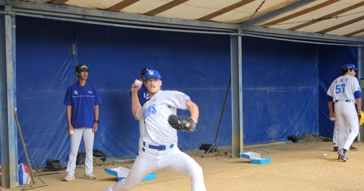 ML 출신 ‘콧대’ 없네, 삼성 새 외인 ‘태도’ GOOD…코치 지시에 바로 ‘테스트’까지 [SS오키나와in]