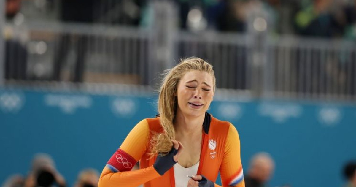 '스포츠 브라 노출' 네덜란드 빙속 스타 경기복, 경매가 1000만원 넘길 듯