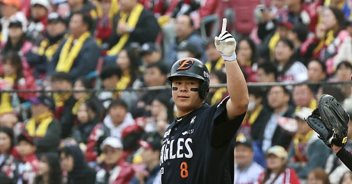 한화 노시환, 11년 총액 307억 원 비FA 다년 계약…프로야구 역대 최장·최고액