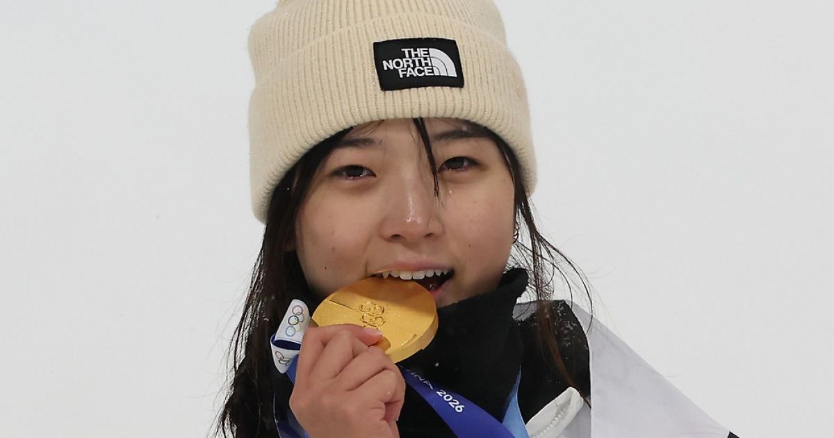 美NBC ‘동계올림픽 스타’에 ‘금빛 역전’ 최가온…“전설 클로이 김 넘었다”