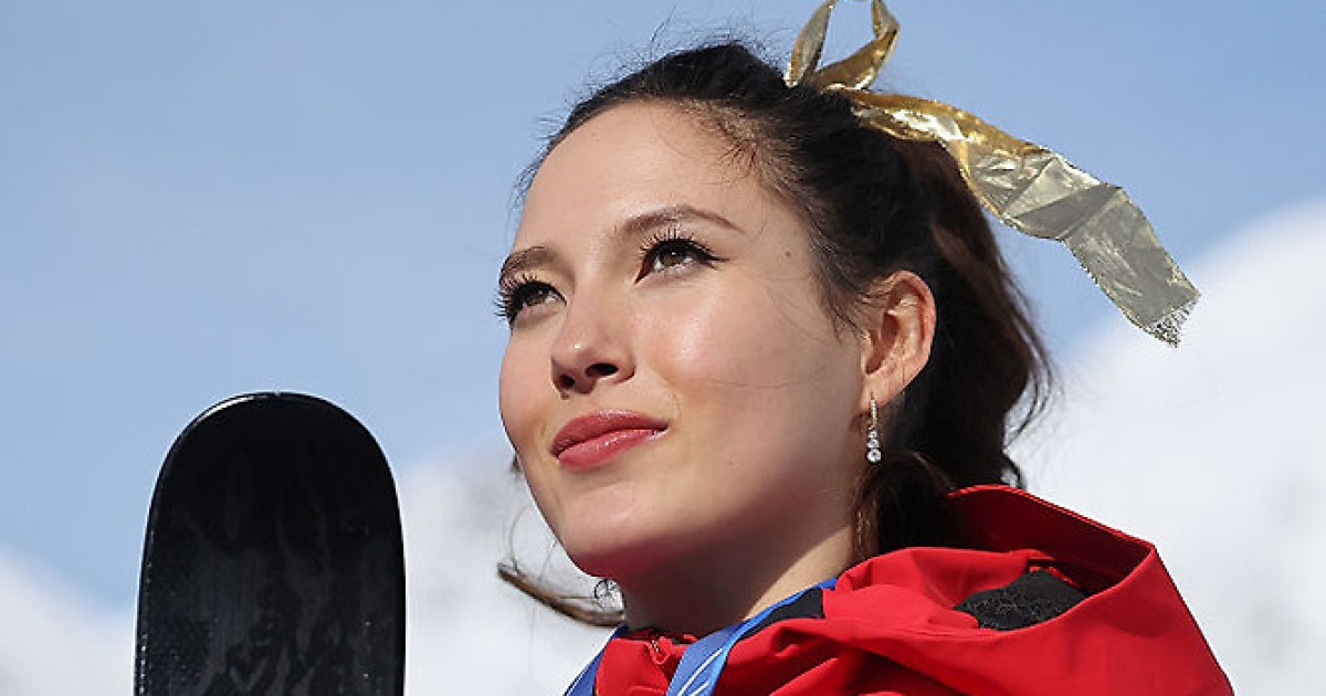 "할머니가 돌아가셨어요" 금메달 따고 오열…미국에서 태어나 중국에서 뛴 이유였다