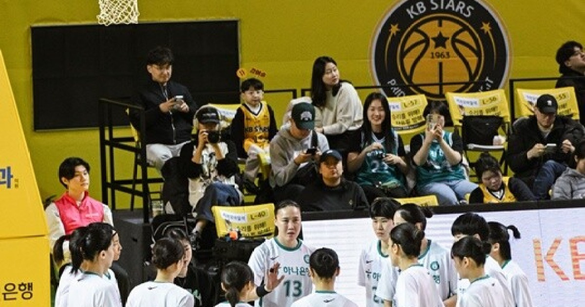 [수비수의 시선] 있는 힘 다 쏟은 하나은행, 사령탑의 박수도 늘어났다