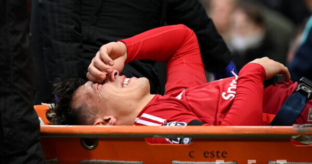 '4승 1무' 맨유 상승세 주역이었는데...유리몸 DF 초대형 악재, 또 부상으로 에버턴전 결장 "1-2주 이탈"