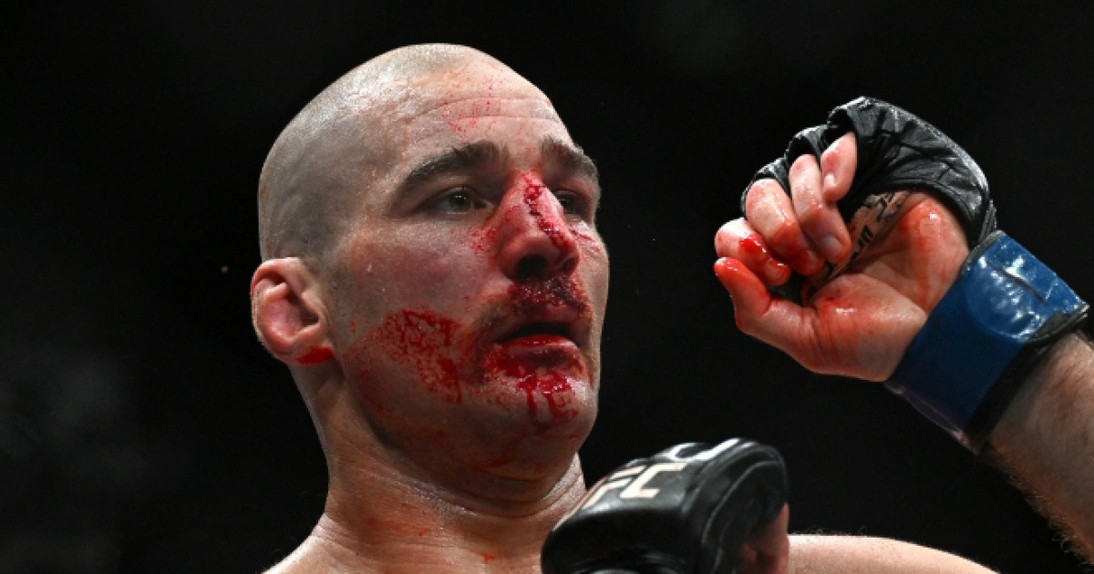 “라이트헤비급 도전? 쇼에 불과해” 치마예프 향한 스트릭랜드의 직격탄