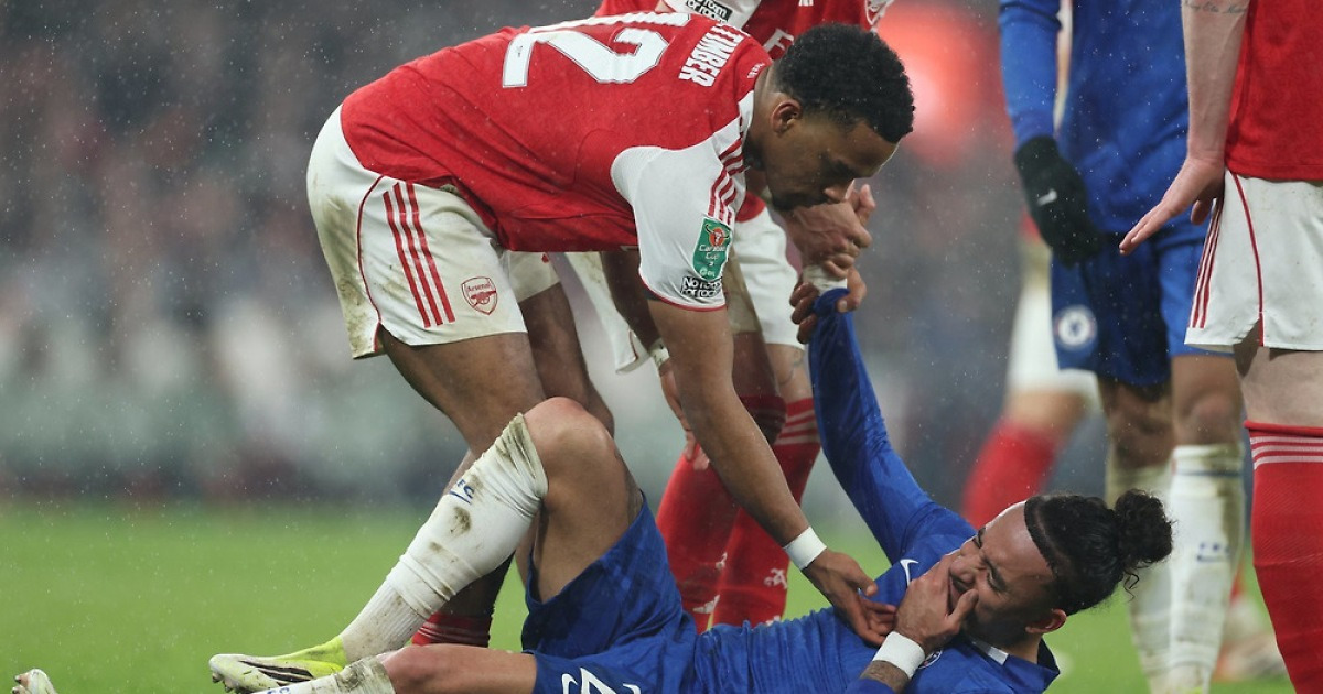 새로운 규칙으로 바뀌는 축구: FIFA의 부상 치료 규정 도입