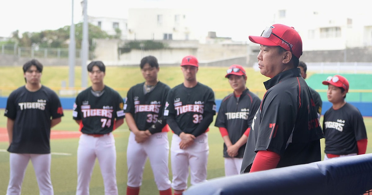 꽃감독은 왜 화가 났을까? 첫 연습경기 패배→단체 미팅 소집 쓴소리 [오키나와 스케치]