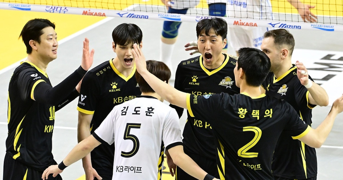 '비예나+임성진 42점' KB손보, 3위 굳히기…삼성화재는 10연패