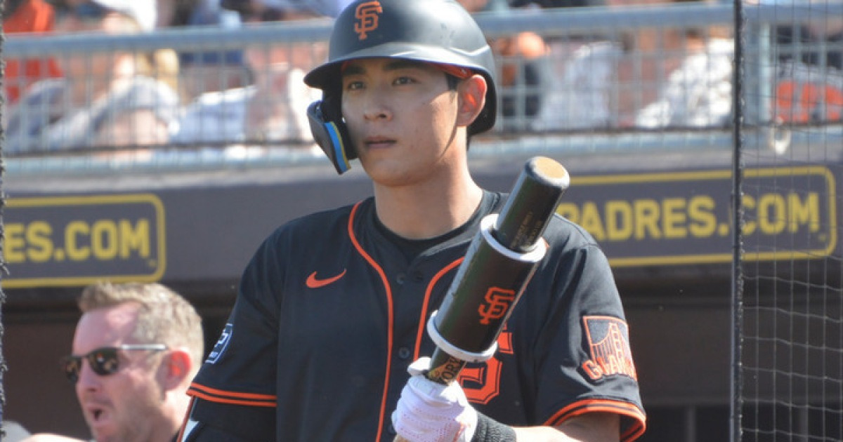 이정후, 연봉 317억 받는데 단타만 친다…"장타는 언제 칠건데" 美 팬들 불만