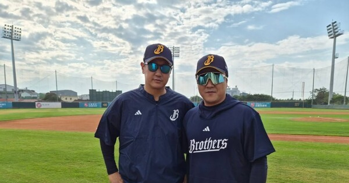 이대호, 중신 브라더스에서 새 출발... 정훈 코치와 함께