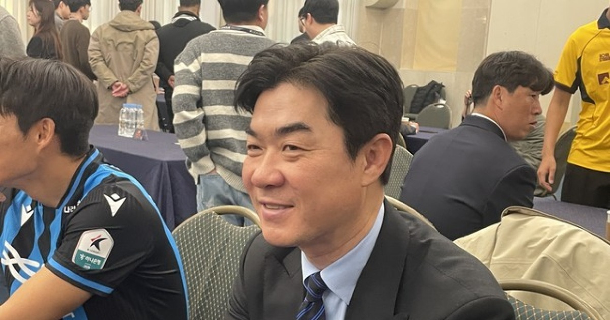 [K리그1 MD] 인천 윤정환 감독이 이청용 영입한 이유…"누구나 실수할 수 있어, 팀에 도움이 되는 선수라고 판단"