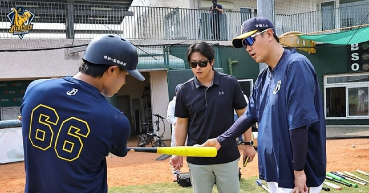 '대만서 지도자 시작' 이대호 향한 호평... 사령탑 "日시절 고참에게도 직언했기에 모셔왔다→야구 지능 배워야"