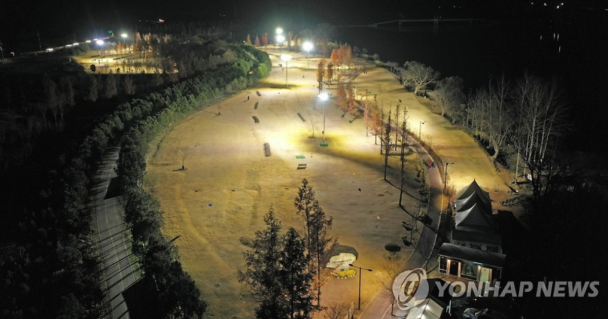 화천군, 야간 파크골프장 확대... 주민들 생활체육 활성화 기대