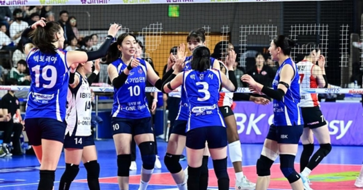 IBK기업은행, 페퍼저축은행 제압하고 4위 도약...우리카드, OK저축은행 누르고 4위 탈환