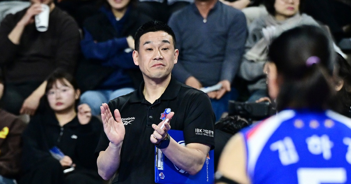 '득점 3위' 에이스 부상이탈 → 19세 신인 2연속 서브로 끝냈다! '젊은피 대반란' 기업은행, 페퍼 잡고 4위 도약