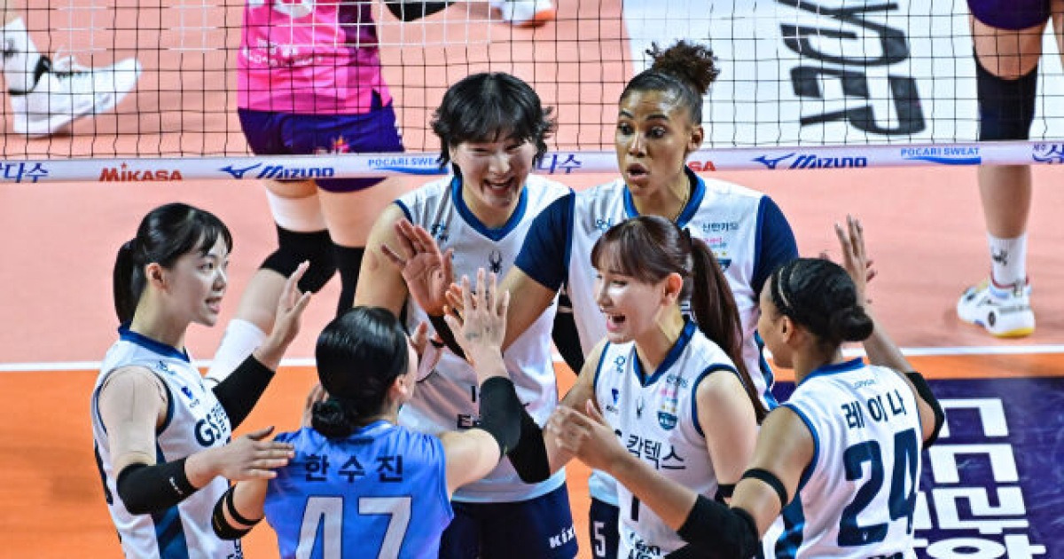 GS칼텍스, 흥국생명에 완승... 안혜진과 실바의 맹활약