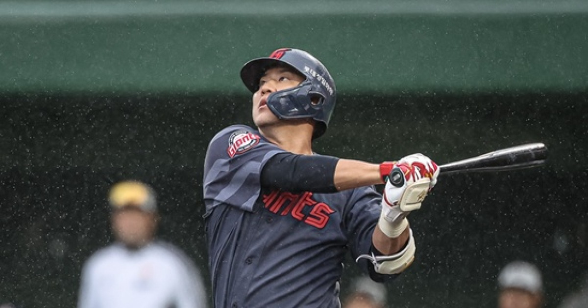 김민성, 만루홈런 폭발... 롯데, 미야자키 구춘대회서 승부욕 불태운다