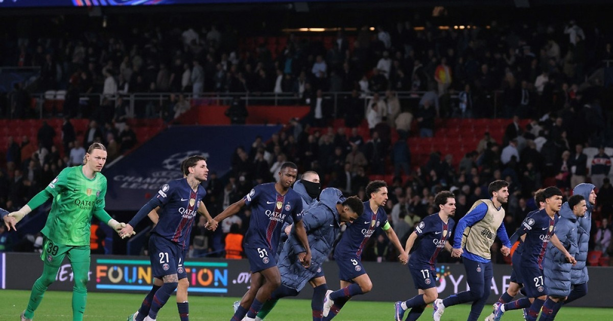 PSG, 모나코와 2-2 비기며 16강 진출...이강인은 승부조작에 일조