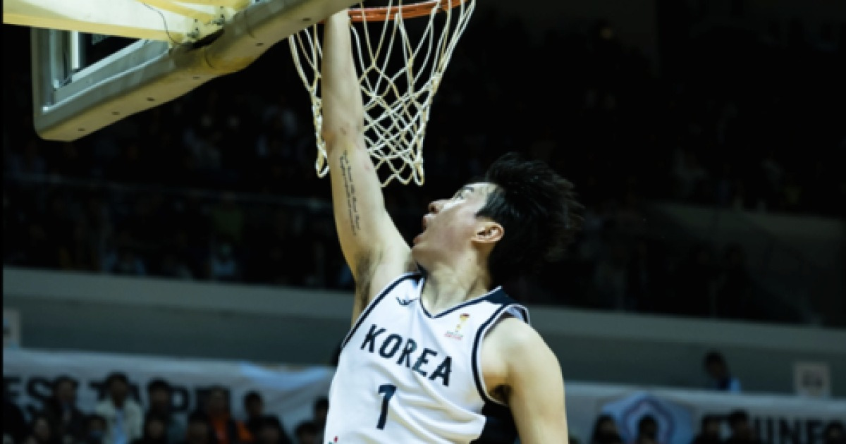 ‘유기상 벤치+부담 가중된 에이스 이현중 퇴장’ 니콜라스 감독 선수기용, 총체적 난국