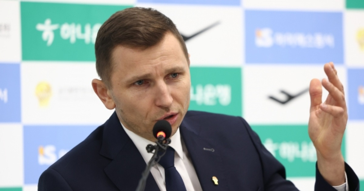 한국 농구 대참사로 신고식 마줄스 감독 “슛 성급하게 시도했다”