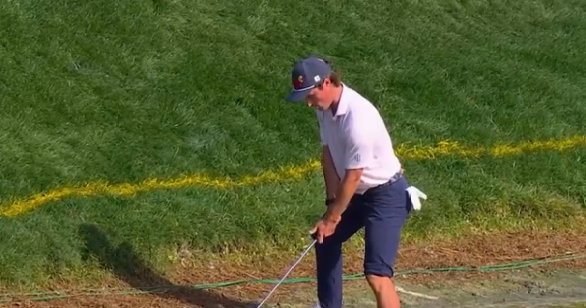 맨발 샷 쿼드러플 보기 뒤 ‘이글이글’…포드의 반전데이