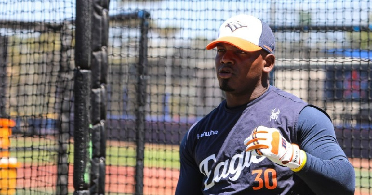 페라자 재영입 찬성했다, 김경문 감독에겐 이유가 있다는데…주장 채은성도 공감했다